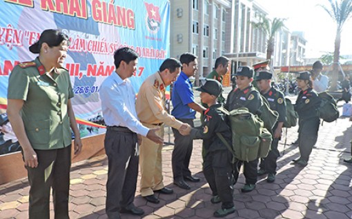 Khai giảng khóa học Em học làm chiến sĩ Công an nhân dân
