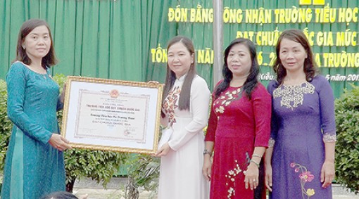 Đẩy mạnh xây dựng 

trường đạt chuẩn quốc gia