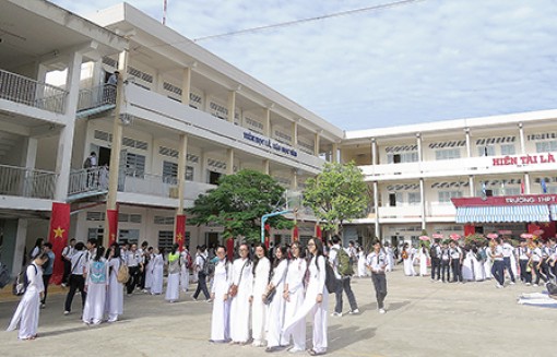 Dự kiến tháng 7-2017, 

Trường THPT Chuyên Lý Tự Trọng 

di dời về phường Phú Thứ