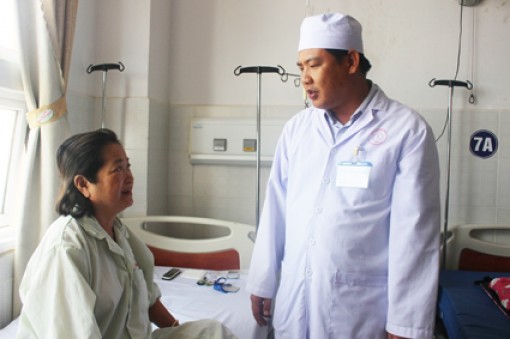 Lần đầu tiên thực hiện kỹ thuật tạo hình đốt sống bằng xi măng sinh học