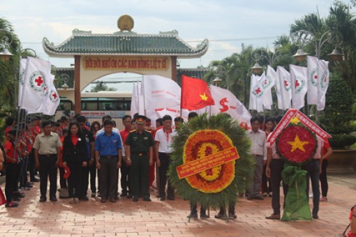 Mít tinh, văn nghệ "Sắc đỏ Tây Đô"