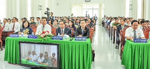 Thảo luận, quyết nghị thông qua 
nhiều vấn đề quan trọng của thành phố