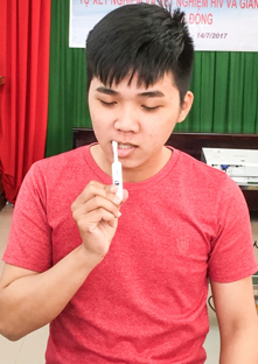 Tài trợ 300 test dịch miệng tự xét nghiệm HIV