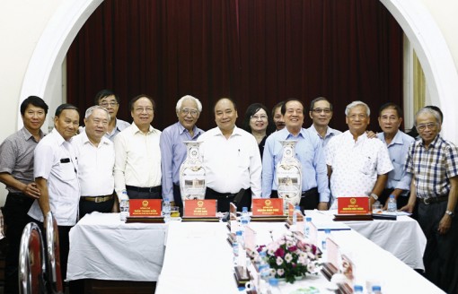 Văn nghệ sĩ Việt Nam vẫn một lòng theo Đảng, theo cách mạng