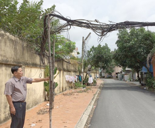 Nguy hiểm từ trụ cáp đường Nguyễn Văn Trỗi