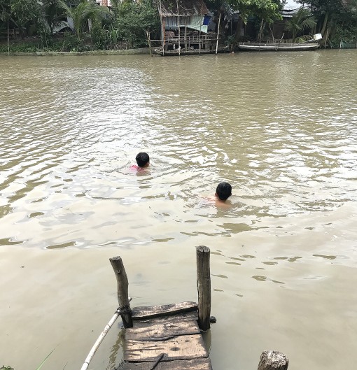 Hiểm họa tắm sông