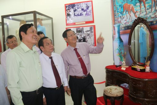 Khai mạc triển lãm ảnh kỷ niệm 50 năm thành lập ASEAN và  “Làng Sen quê Bác”