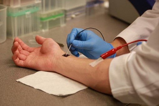 Miếng dán “thông minh” tái phục hồi cơ quan bị tổn thương