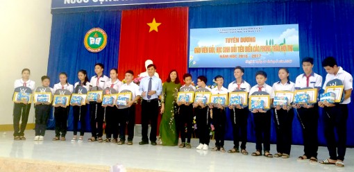 Cờ Đỏ tuyên dương

giáo viên giỏi, học sinh giỏi tiêu biểu