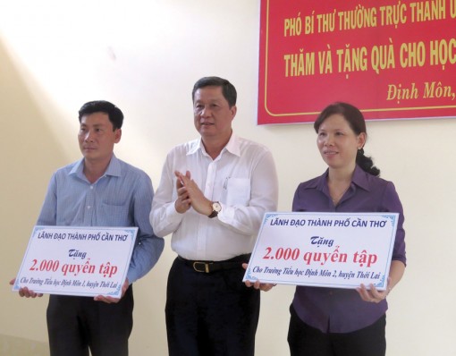 Chăm lo cho học sinh khó khăn trước thềm năm học mới