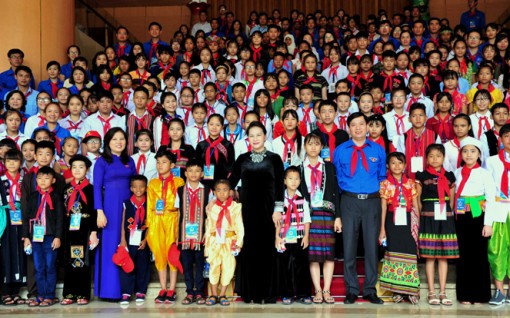 Chủ tịch Quốc hội Nguyễn Thị Kim Ngân gặp mặt thiếu nhi tiêu biểu có thành tích xuất sắc