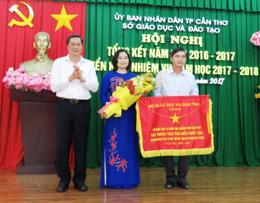 Tập trung huy động học sinh ra lớp