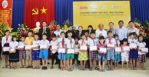 Báo Cần Thơ vận động 40 suất học bổng trao cho học sinh nghèo hiếu học tại Thới Lai