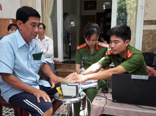 Cấp căn cước công dân lưu động cho

người có công, người đi lại khó khăn