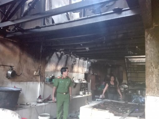 Cháy nhà trong hẻm đông dân cư ở Cần Thơ