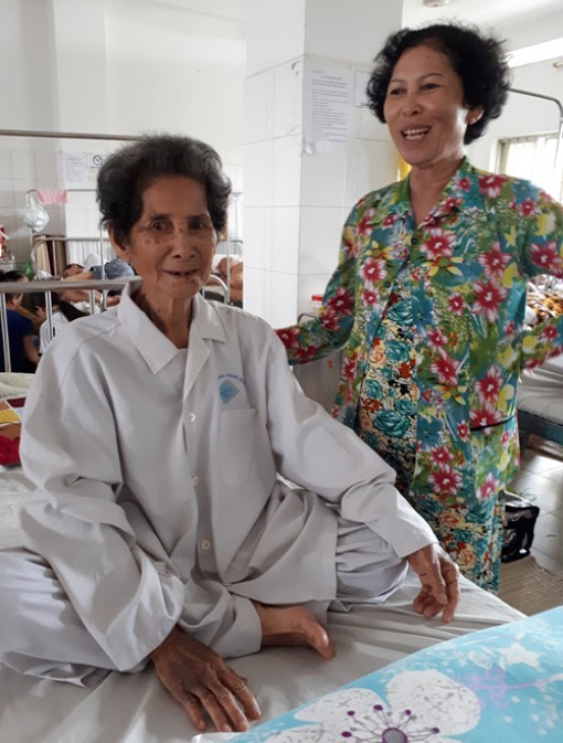 Cứu sống cụ bà 90 tuổi bị nhồi máu cơ tim và sỏi đường mật