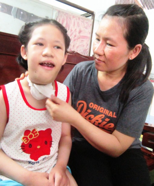 “Tôi muốn tiếp tục chữa bệnh cho con!”