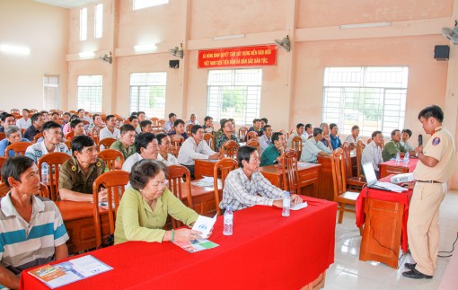 Tuyên truyền, vận động nhân dân tham gia đảm bảo trật tự an toàn giao thông