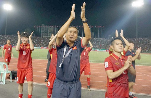 Từ trận thắng may

trước đối thủ chiếu dưới