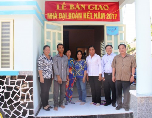 Bí thư Thành ủy vận động tặng nhà Đại đoàn kết cho hộ nghèo