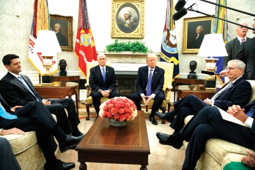 Khi ông Trump bắt tay phe Dân chủ