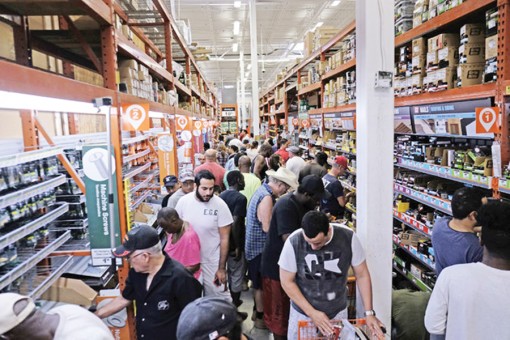 Dân Mỹ khẩn trương ứng phó siêu bão Irma