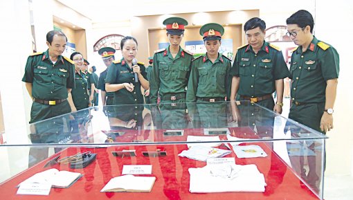 “Đi qua cuộc chiến”