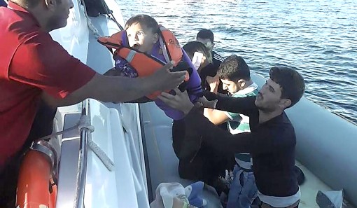 Hơn 75% thanh thiếu niên di cư bị ngược đãi