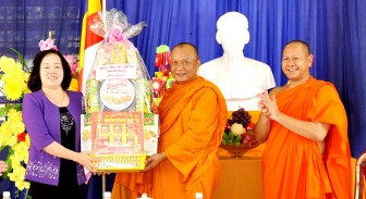 Lãnh đạo Ban Chỉ đạo Tây Nam Bộ và TP Cần Thơ thăm, chúc mừng đồng bào Khmer nhân dịp Lễ Sene Dolta
