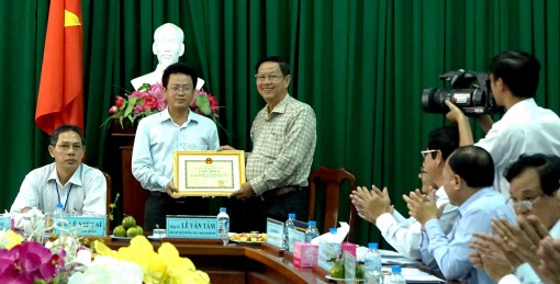 Tăng cường phòng chống dịch bệnh,

vận động người dân tham gia BHYT