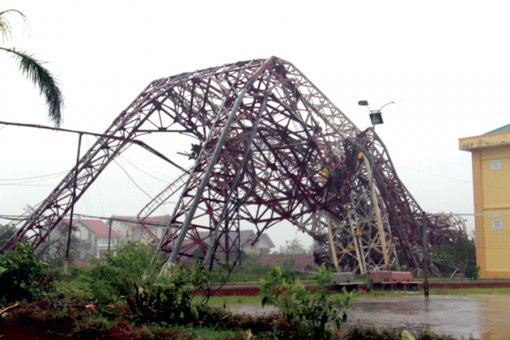 Bão số 10 gây thiệt hại nặng các tỉnh miền Trung