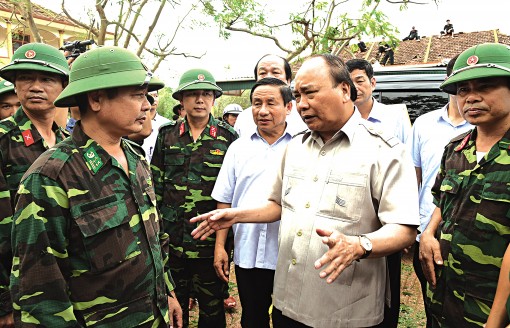 Thủ tướng Nguyễn Xuân Phúc trực tiếp

kiểm tra, chỉ đạo khắc phục hậu quả bão số 10