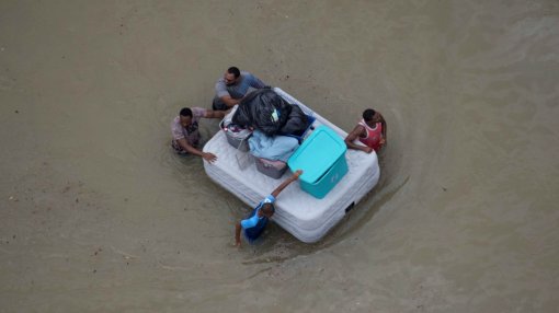 Những cơn bão mạnh ở Mỹ và mối liên quan nhân - quả