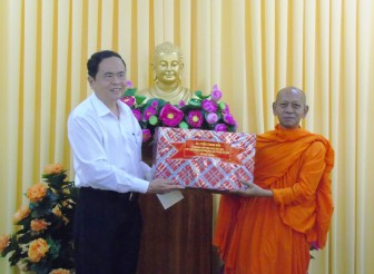 Chủ tịch Ủy ban Trung ương MTTQVN Trần Thanh Mẫn thăm các cơ sở tôn giáo tại Cần Thơ