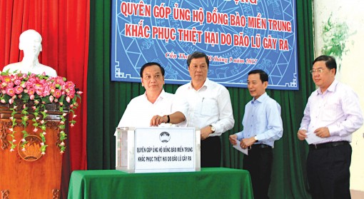 Phát động quyên góp hỗ trợ

đồng bào miền Trung khắc phục thiệt hại do bão lũ gây ra