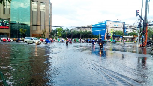 Triều cường, mưa lớn, thời tiết khó lường: Tăng cường biện pháp ứng phó