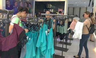 “Săn” thời trang giảm giá