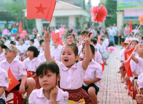 Lạm thu đầu năm học: Phải xóa bỏ tình trạng “núp bóng” tự nguyện