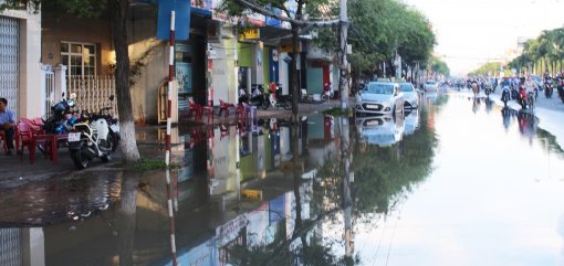 Xả đập tràn kiểm soát lũ sông Cửu Long và vùng Tứ giác Long Xuyên