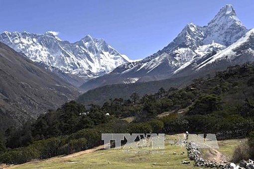 Everest đang “lùn” đi?