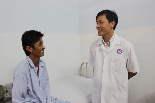 Nhập viện vì “nuốt” tăm xỉa răng