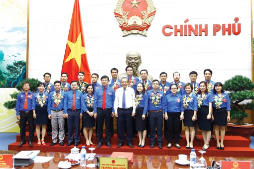 Khơi dậy và phát huy mạnh mẽ trí tuệ, tinh thần sáng tạo của cán bộ, công chức, viên chức trẻ