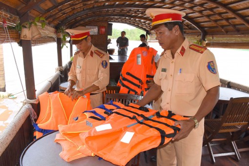 Xử phạt 1.176 trường hợp vi phạm luật giao thông đường thủy nội địa