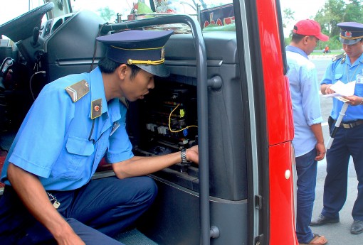 Thu hồi phù hiệu 300 phương tiện không truyền

dữ liệu thiết bị giám sát hành trình