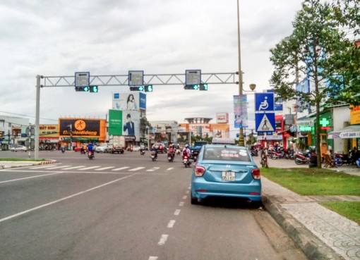 Cần  phạt nghiêm ô tô đậu, đỗ không đúng nơi quy định