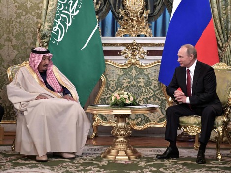 Saudi Arabia xích lại gần Nga