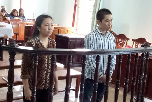 Lạm dụng trẻ vị thành niên...