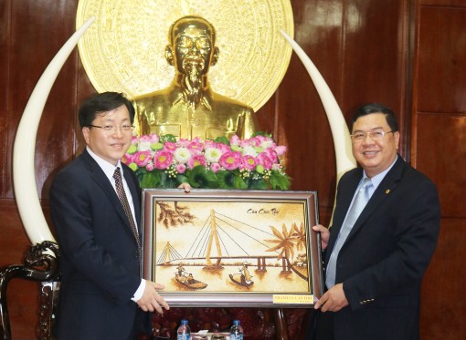 Nhà đầu tư Hàn Quốc tìm hiểu hợp tác đầu tư trong lĩnh vực

môi trường tại Cần Thơ