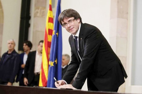 Catalonia hoãn tuyên bố độc lập