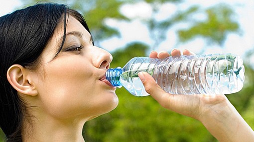 Uống nhiều nước giúp phụ nữ ngừa nhiễm trùng đường tiết niệu